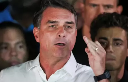 Est� previsto que ma�ana hable con la prensa.