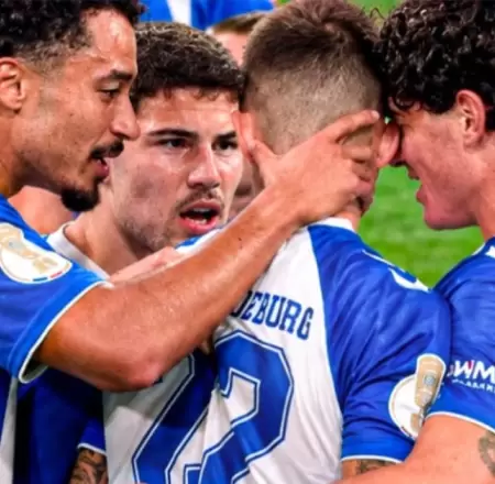 Felipe Ch�vez dio asistencia en derrota del Magdeburgo ante Bayern.