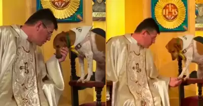 Sacerdote al lado de su perrita Nina.