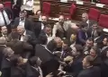 Diputados oficialistas y opositores se agarran a golpes en pleno Parlamento de Armenia