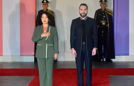 La mandataria fue recibida por Nayib Bukele en la Casa Presidencial