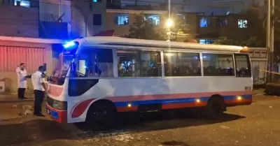 Atacan bus de transporte y chofer resulta heridos en el Callao