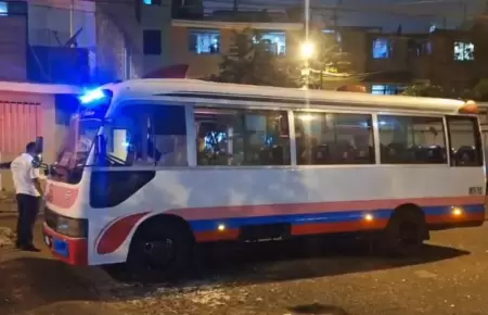 Atacan bus de transporte y chofer resulta heridos en el Callao